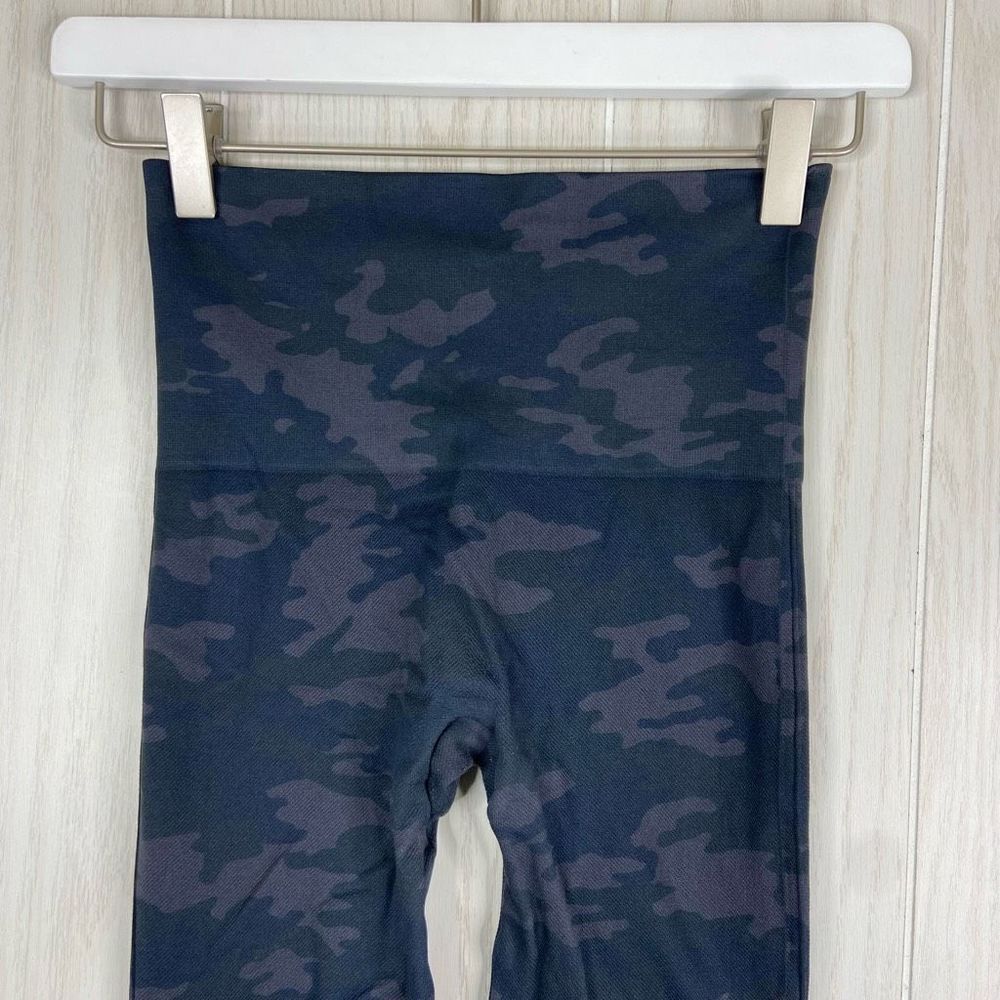 Spanx Leggings Women’s Black & Green Camouflage Pull-On Small Look at Me Now - Picture 2 of 4